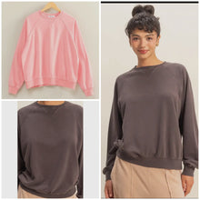 Load image into Gallery viewer, Mineral washed Crew Neck Raglan Sweatshirt