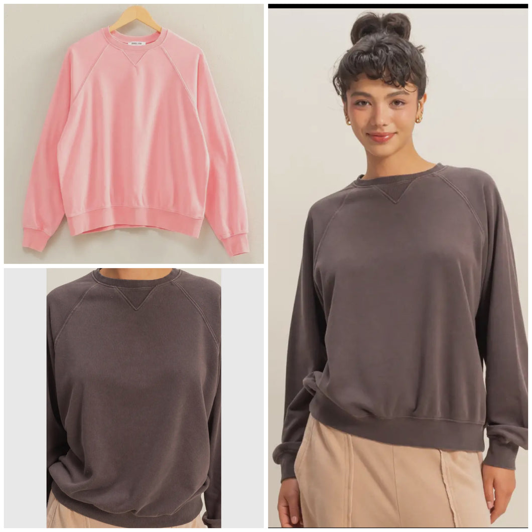 Mineral washed Crew Neck Raglan Sweatshirt